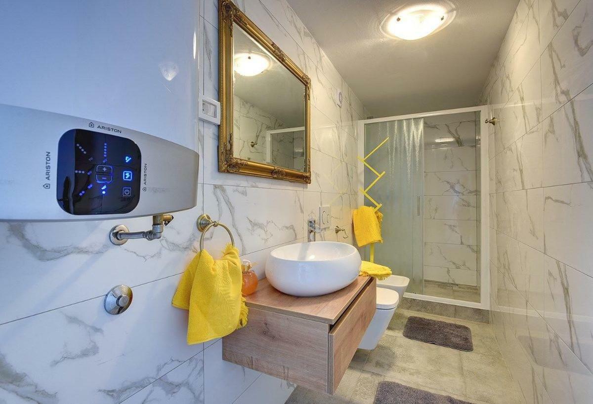 Villa Micol Gajana エクステリア 写真